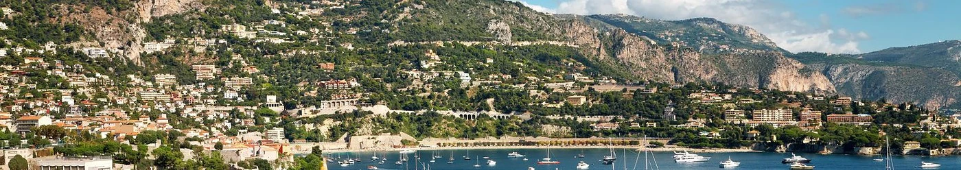 Priveliște panoramică asupra orașului Nisa 