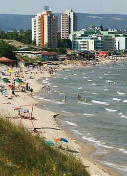 O plajă populată