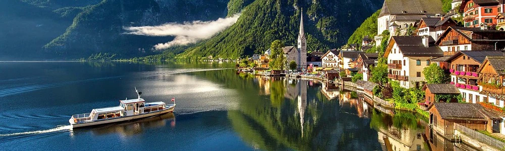 Case lângă un lac din Austria