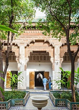 Curtea palatului Bahia unde se poate observa arhitectura marocană