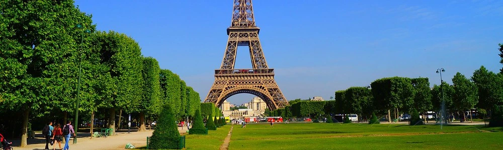 Peisaj panoramic în zona turnului Eiffel