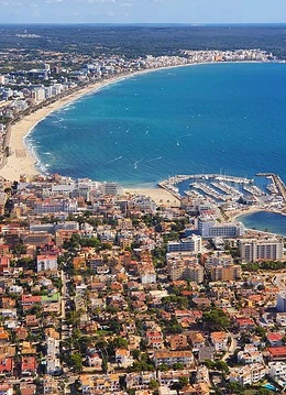 Peisaj panoramic asupra unei plaje din Palma de Mallorca