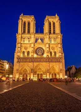 Catedrala Notre Dame pe timpul nopții