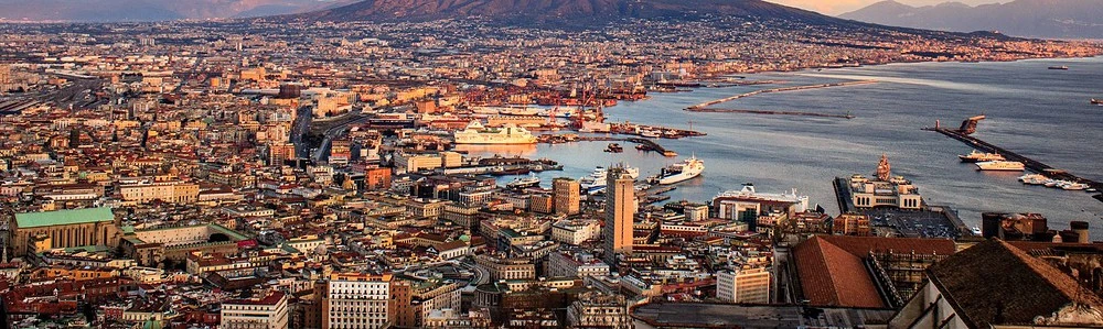Vedere panoramică asupra orașului Napoli