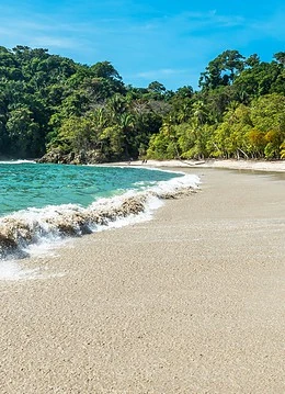 O plajă vastă din Costa Rica