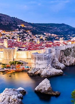 Zidurile din Dubrovnik seara
