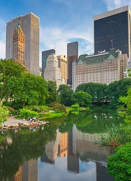 Un lac într-un parc urban din New York