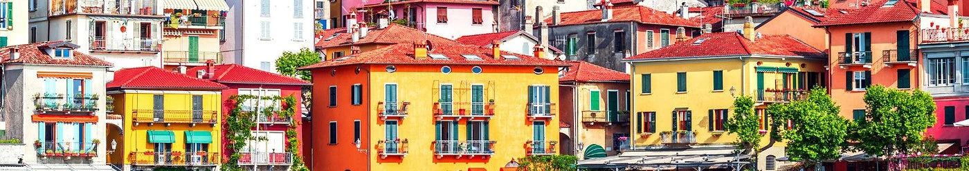 Clădiri colorate în Lombardia
