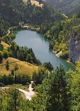 Un lac în parcul național Derdap
