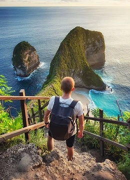 Peisaj panoramic al unei zone stâncoase din Bali