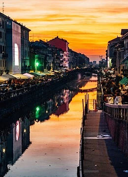 Un râu din Milano la apus