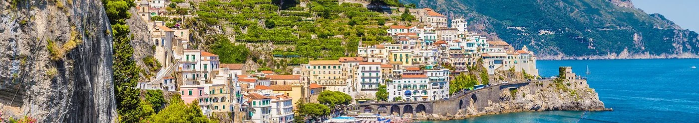 Vedere panoramică asupra Coastei Amalfi