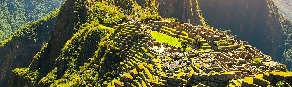 O zonă muntoasă verde din Peru