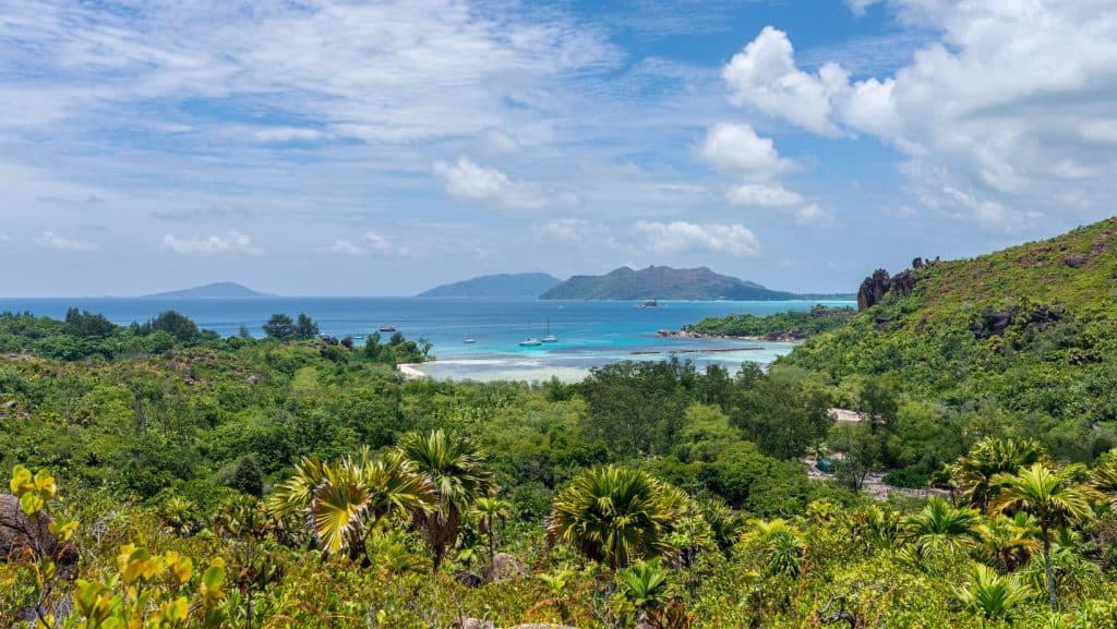 Peisaj exotic al unei rezervații naturale din Seychelles