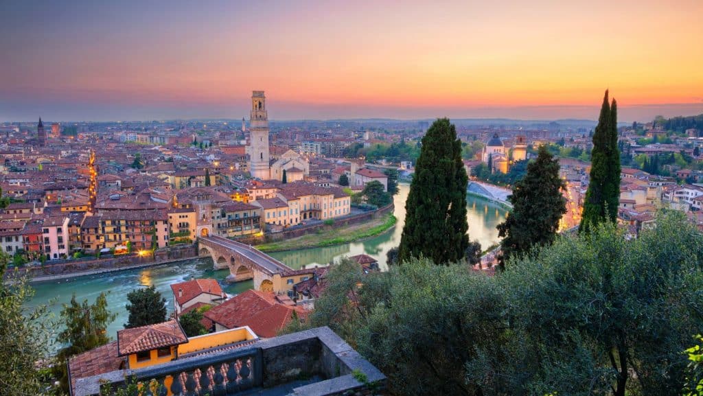 Peisaj panoramic al clădirilor din Verona