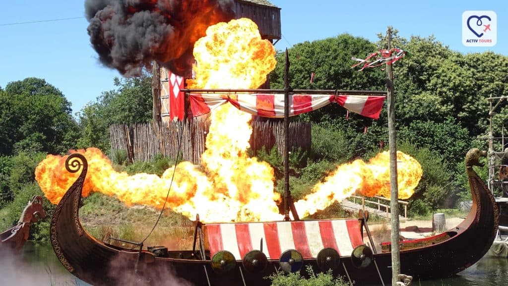 O corabie care a explodat într-o scenetă Puy Du Fou