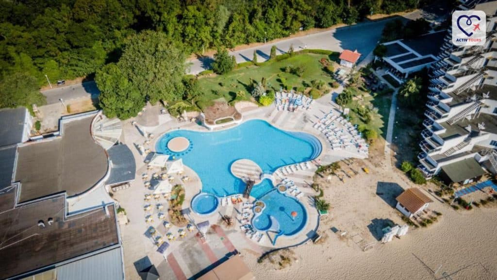 Piscina exterioară a hotelului Gergana