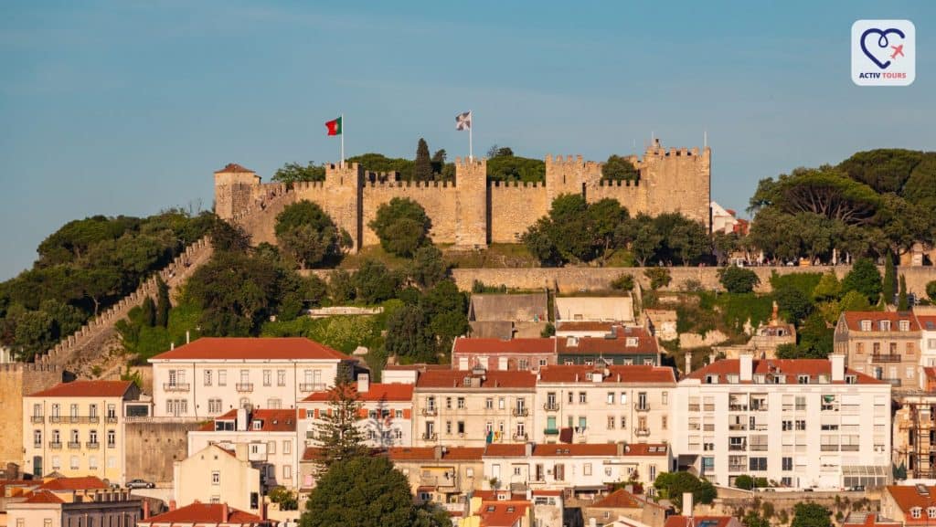 Peisaj panoramic al castelului Sao Jorge