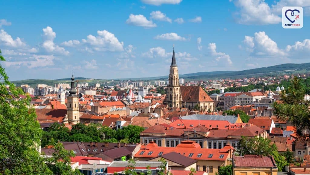 Peisaj panoramic al unui oraș din România