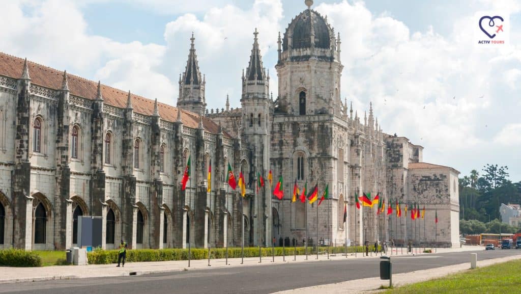 Exteriorul arhitectural al mănăstirii Jeronimos