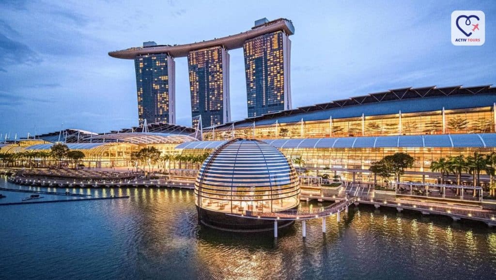 Peisaj panoramic al unui hotel de lux din Singapore