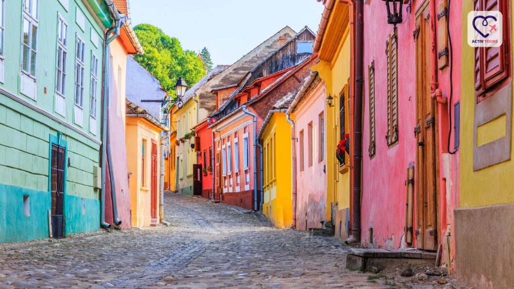 Stradă colorată din Sighișoara