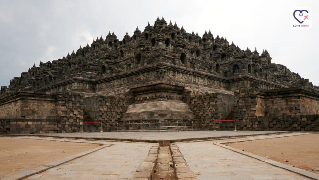 Peisaj panoramic al unui templu istoric