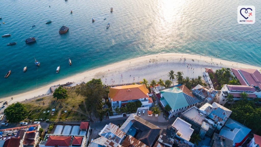 Peisaj panoramic al unei plaje perfecte pentru o vacanță în Tanzania