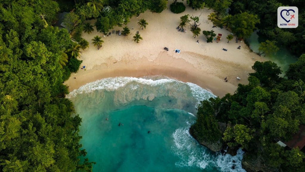 Peisaj panoramic din cer al plajei frenchmans cove